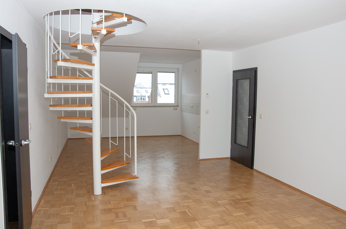 Wohnzimmer und offene Küche