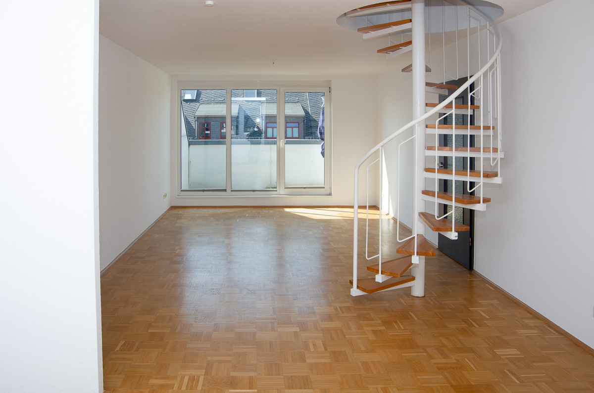 Wohnzimmer und Balkon